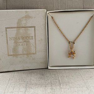Nina Ricci Bijoux Mode Paris Women Necklace Gold Tone NR Pendant Jewelry w/ Box